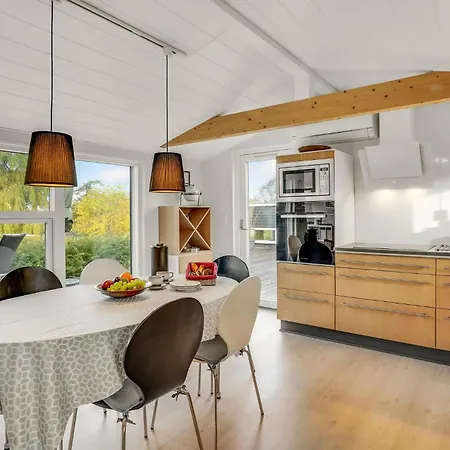 1 Bedroom Amazing In Prázdninový dům